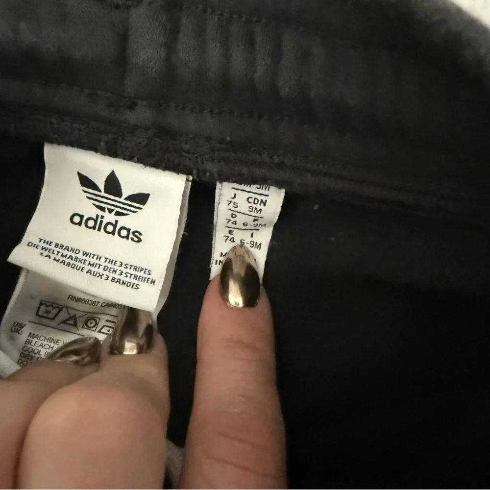 🖤 Adidas Originals Baby Tracksuit (6–9 Months) - Picture 3 of 3